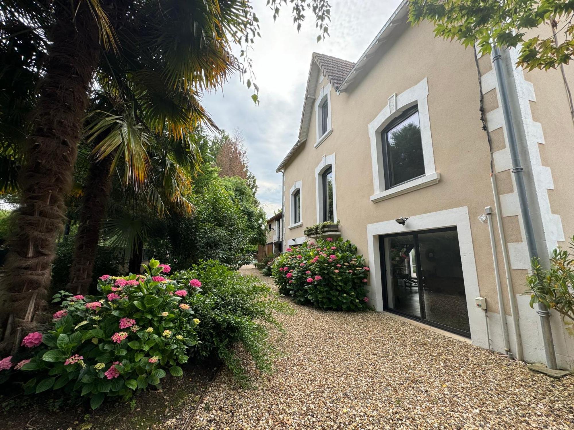 Demeure De Charme Vue Riviere Perigueux Piscine Parking Bed & Breakfast Exterior photo